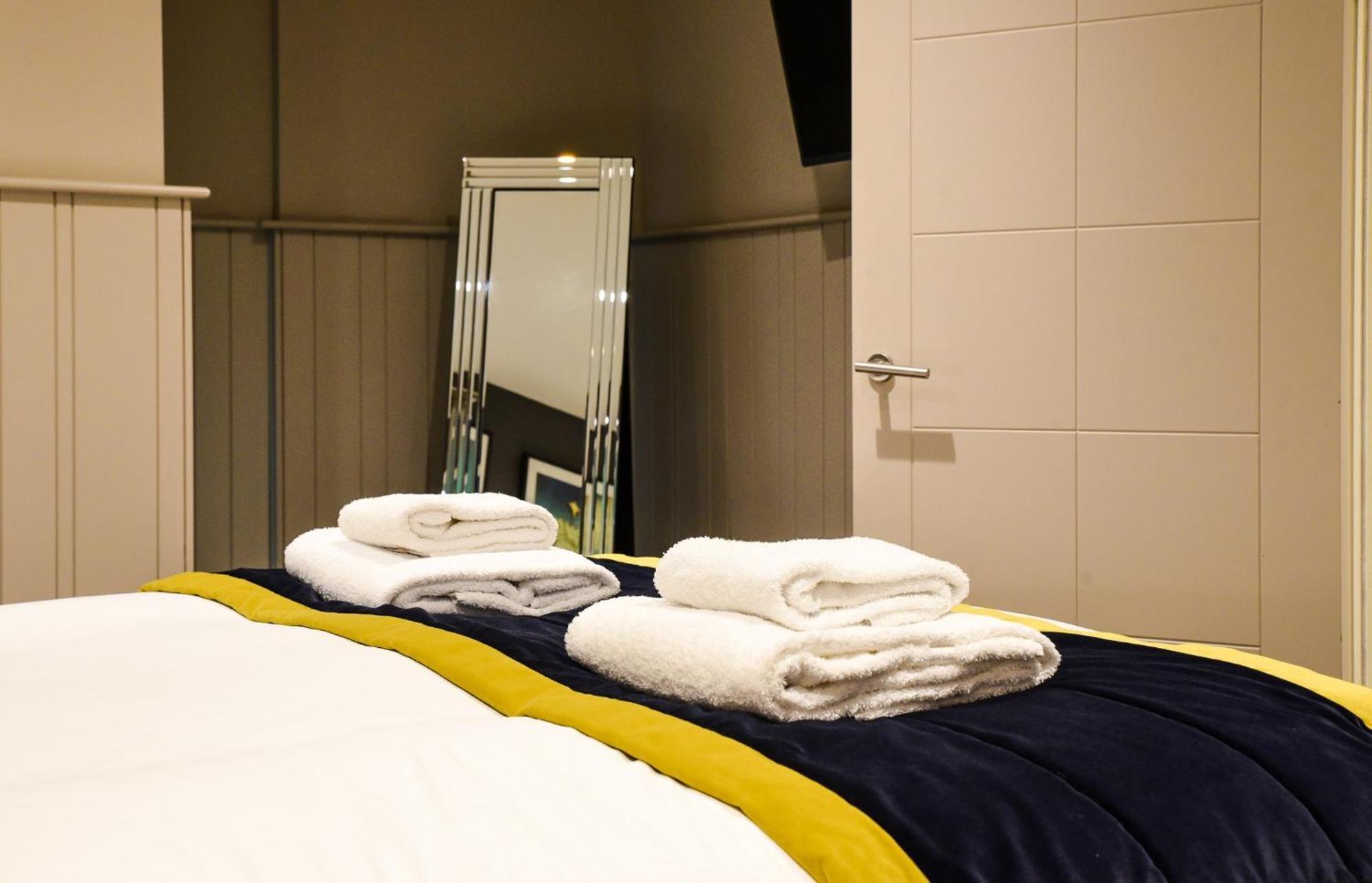 The Lawrance Luxury Aparthotel - Йорк Екстериор снимка